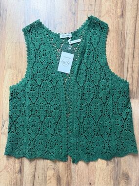 ❗️NWT❗️Women’s Floral Crochet Sleeveless Open Front Vest in Green Size Medium